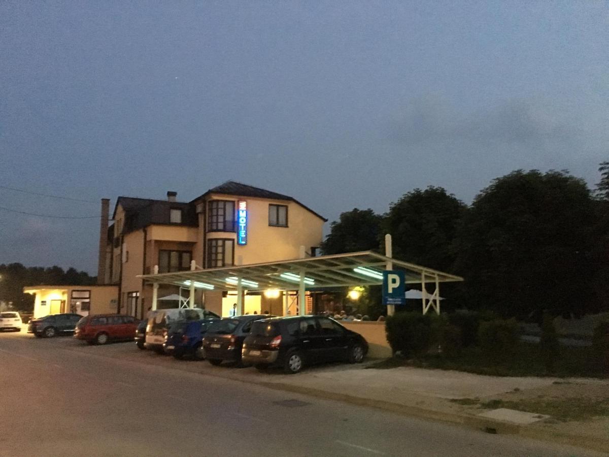 Motel Otoka Donji Vakuf Eksteriør bilde